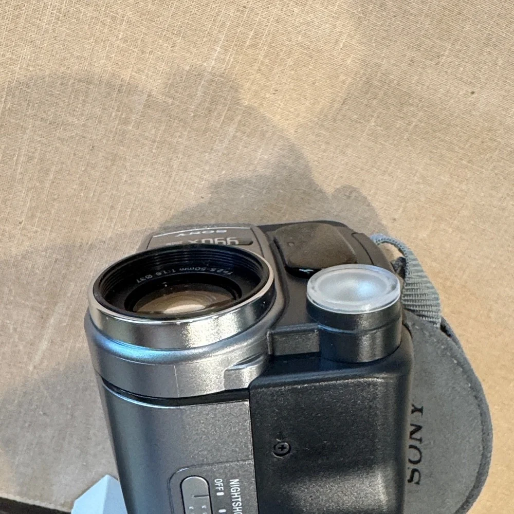 NWT Sony Handycam with Blue and Yellow Box Artwork digital 8 - Picture 7 of 11